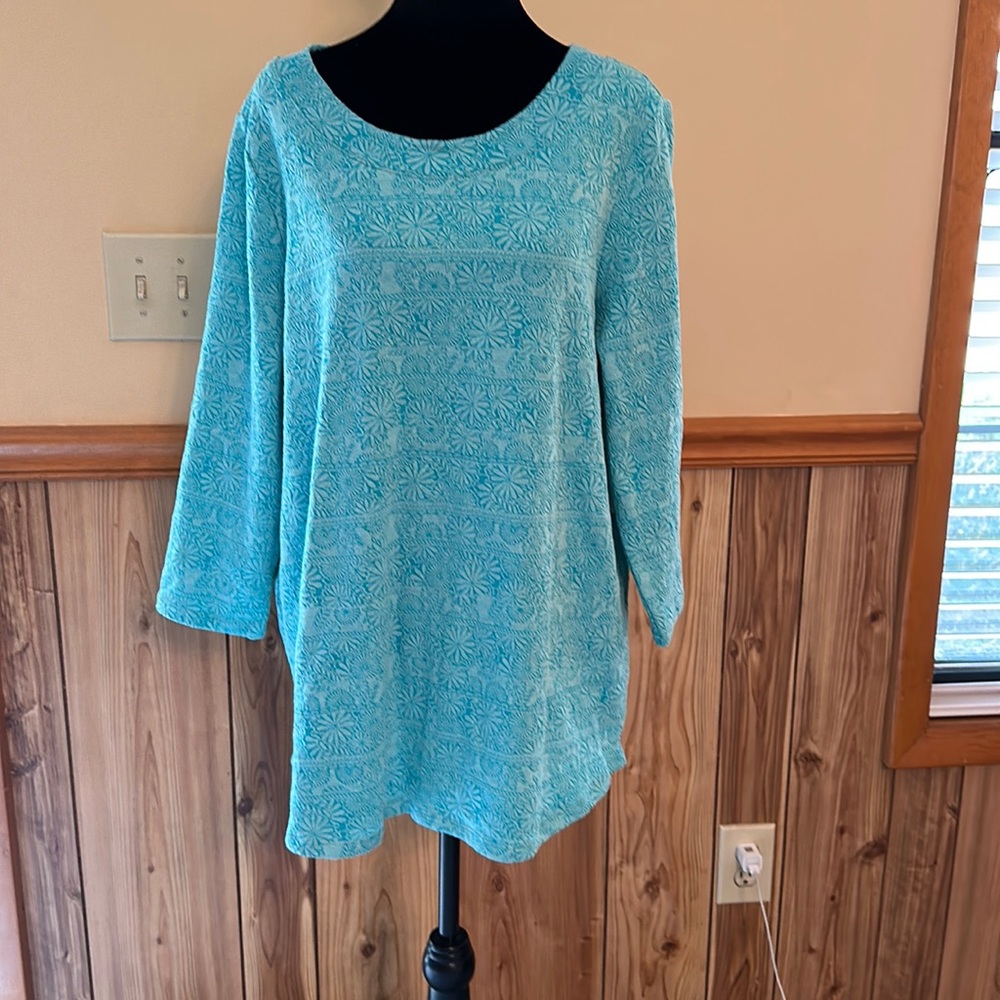 New with Tags Women’s long Sleeve blouse